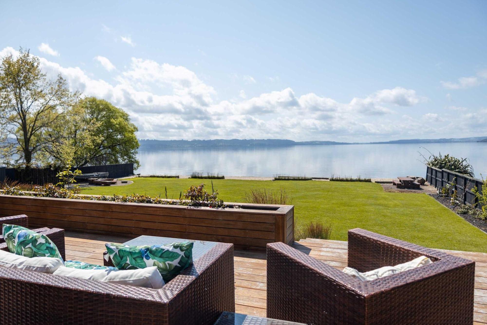 Jandals & Joy Lakefront Retreat Rotorua Dış mekan fotoğraf